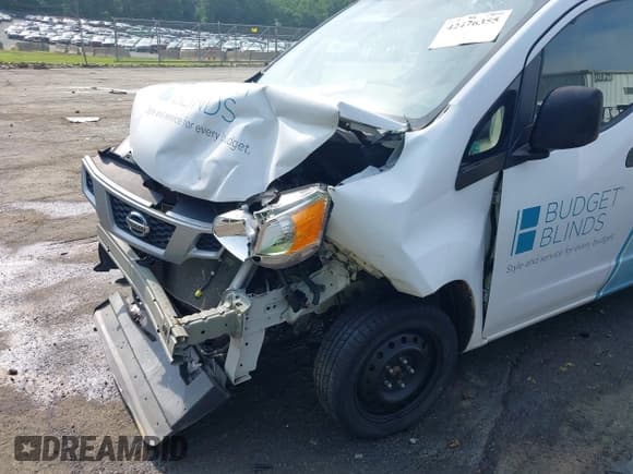 ✅ 2018 Nissan NV200 S • VIN: 3N6CM0KN6JK690418 • Lot: 42476355. Listed on IAAI with 150,057 mi. Free auction sales archive from the USA and detailed vehicle history report at DreamBid. Image 18.