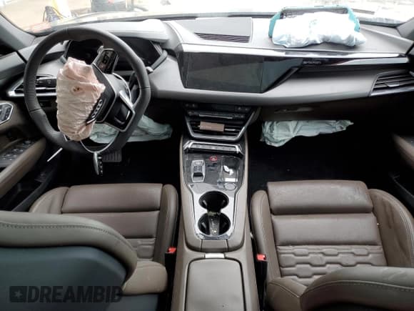 ✅ 2024 Audi e-tron GT Premium Plus • VIN: WAUCJBFW6R7001964 • Lot: 44019705. Wystawiony na Copart z przebiegiem Nie podano. Bezpłatny archiwum sprzedaży aukcyjnych z USA i szczegółowy raport historii pojazdu na DreamBid. Zdjęcie 8.