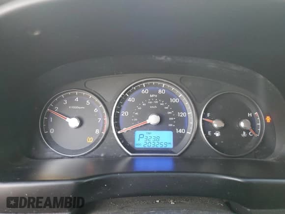 ✅ 2011 Hyundai Santa Fe Limited • VIN: 5XYZKDAGXBG015901 • Lot: 82642764. Listed on Copart with 203,259 mi. Free auction sales archive from the USA and detailed vehicle history report at DreamBid. Image 9.