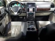 ✅ 2010 Chrysler Town & Country Touring Plus • VIN: 2A4RR8D15AR415282 • Lot: 89908155. Wystawiony na Copart z przebiegiem 176 738 mil. Bezpłatny archiwum sprzedaży aukcyjnych z USA i szczegółowy raport historii pojazdu na DreamBid. Zdjęcie 8.