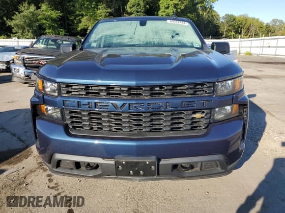 ✅ 2021 Chevrolet Silverado 1500 Custom • VIN: 3GCPYBEK0MG161964 • Lot: 69578144. Wystawiony na Copart z przebiegiem 22 251 mil. Bezpłatny archiwum sprzedaży aukcyjnych z USA i szczegółowy raport historii pojazdu na DreamBid. Zdjęcie 5.