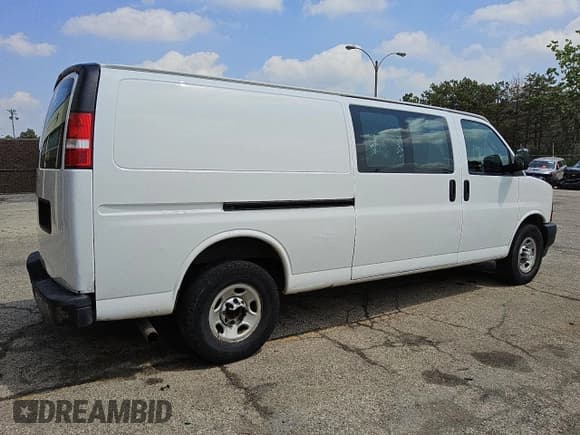 ✅ 2017 Chevrolet Express Cargo • VIN: 1GCWGBFF6H1127838 • Lot: 57133375. Listed on Copart with 239,119 mi. Free auction sales archive from the USA and detailed vehicle history report at DreamBid. Image 3.