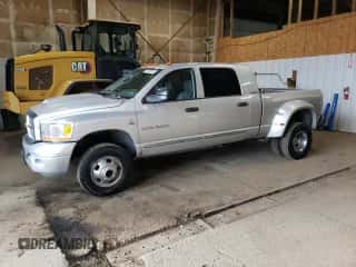 2006 Dodge 3500 SLT z VIN 3D7MX49C76G285307, wystawiony jako Copart lot #62428695 z przebiegiem 104 413 mil mil oraz Czysty tytuł • Clean title. Historia ofert i sprzedaży dostępna na DreamBid. Obrazek 1.