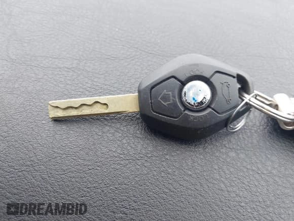 ✅ 2001 BMW 3 Series 330i • VIN: WBAAV534X1FJ68984 • Lot: 42927857. Wystawiony na IAAI z przebiegiem 131 942 mil. Bezpłatny archiwum sprzedaży aukcyjnych z USA i szczegółowy raport historii pojazdu na DreamBid. Zdjęcie 11.