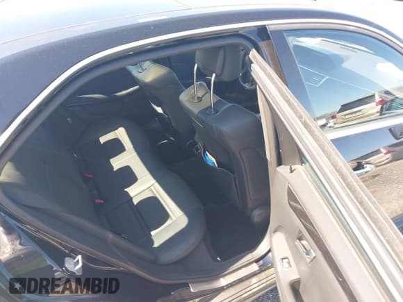 ✅ 2010 Mercedes-Benz E 63 AMG • VIN: WDDHF7HB3AA169852 • Lot: 41822556. Wystawiony na IAAI z przebiegiem 164 179 mil. Bezpłatny archiwum sprzedaży aukcyjnych z USA i szczegółowy raport historii pojazdu na DreamBid. Zdjęcie 8.