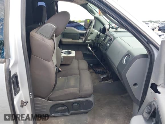 ✅ 2004 Ford F-150 XL • VIN: 1FTRF14W24NB71321 • Lot: 42968586. Listed on IAAI with 235,691 mi. Free auction sales archive from the USA and detailed vehicle history report at DreamBid. Image 5.