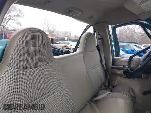 ✅ 2005 Ford F-250 XL • VIN: 1FTSF20P75EC43265 • Lot: 41496196. Wystawiony na IAAI z przebiegiem Nie podano. Bezpłatny archiwum sprzedaży aukcyjnych z USA i szczegółowy raport historii pojazdu na DreamBid. Zdjęcie 8.