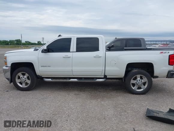 ✅ 2017 Chevrolet Silverado 2500HD LT • VIN: 1GC1KVEG6HF101957 • Lot: 42343984. Listed on IAAI with 313,934 mi. Free auction sales archive from the USA and detailed vehicle history report at DreamBid. Image 14.