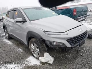 ✅ 2022 Hyundai Kona SE • VIN: KM8K2CAB3NU808567 • Лот: 41562472. Опубликован ранее на IAAI с пробегом Не указан. Бесплатный доступ к архиву аукционных продаж из США и подробный отчёт об истории автомобиля на DreamBid. Изображение 1.