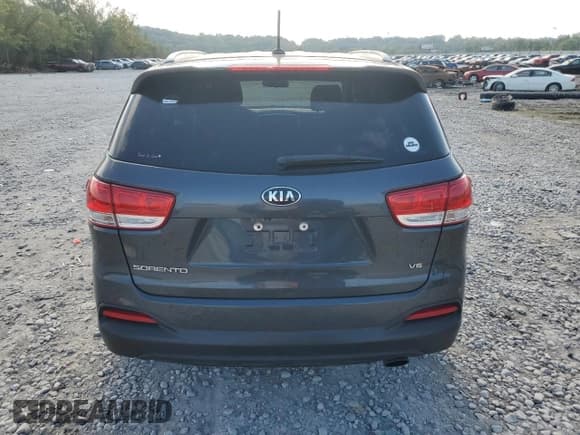 ✅ 2017 Kia Sorento LX • VIN: 5XYPGDA50HG326298 • Lot: 81897645. Wystawiony na Copart z przebiegiem 163 929 mil. Bezpłatny archiwum sprzedaży aukcyjnych z USA i szczegółowy raport historii pojazdu na DreamBid. Zdjęcie 6.