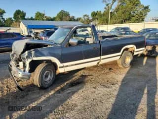 ✅ 1988 Chevrolet Silverado 1500 • VIN: 1GCDC14K5JZ105124 • Lot: 63700205. Wystawiony na Copart z przebiegiem 47 790 mil. Bezpłatny archiwum sprzedaży aukcyjnych z USA i szczegółowy raport historii pojazdu na DreamBid. Zdjęcie 1.