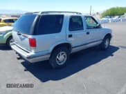 ✅ 1995 Chevrolet Blazer • VIN: 1GNDT13W2S2203162 • Lot: 42863351. Wystawiony na IAAI z przebiegiem 139 555 mil. Bezpłatny archiwum sprzedaży aukcyjnych z USA i szczegółowy raport historii pojazdu na DreamBid. Zdjęcie 4.