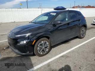 2023 Hyundai Kona SE z VIN KM8K23AG3PU166172, wystawiony jako Copart lot #43836833 z przebiegiem 5 169 mil mil oraz . Historia ofert i sprzedaży dostępna na DreamBid. Obrazek 1.