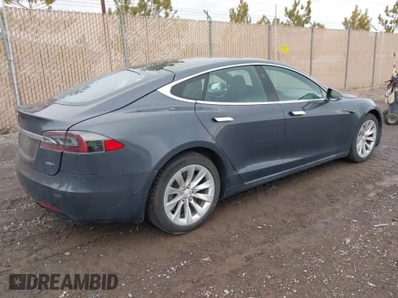 ✅ 2019 Tesla Model S 75D • VIN: 5YJSA1E25KF303883 • Lot: 41573912. Listed on IAAI with 54,429 mi. Free auction sales archive from the USA and detailed vehicle history report at DreamBid. Image 4.