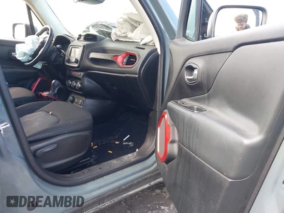 ✅ 2015 Jeep Renegade Trailhawk • VIN: ZACCJBCT0FPB29113 • Lot: 43444689. Wystawiony na IAAI z przebiegiem 102 702 mil. Bezpłatny archiwum sprzedaży aukcyjnych z USA i szczegółowy raport historii pojazdu na DreamBid. Zdjęcie 5.