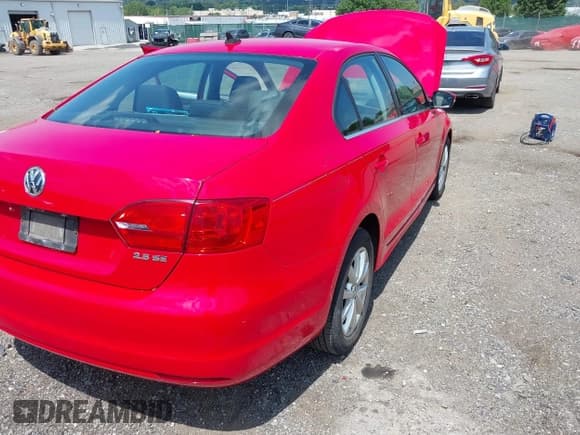 ✅ 2013 Volkswagen Jetta SE • VIN: 3VWDP7AJ9DM448802 • Lot: 42860616. Wystawiony na IAAI z przebiegiem Nie podano. Bezpłatny archiwum sprzedaży aukcyjnych z USA i szczegółowy raport historii pojazdu na DreamBid. Zdjęcie 6.