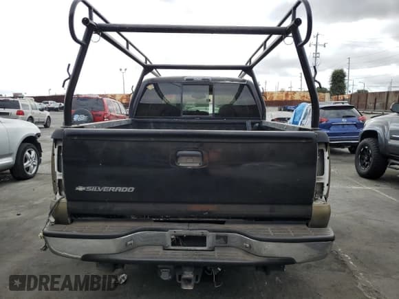 ✅ 2002 Chevrolet Silverado 2500HD LS • VIN: 1GCHC29102E117150 • Lot: 78233374. Wystawiony na Copart z przebiegiem 209 220 mil. Bezpłatny archiwum sprzedaży aukcyjnych z USA i szczegółowy raport historii pojazdu na DreamBid. Zdjęcie 6.