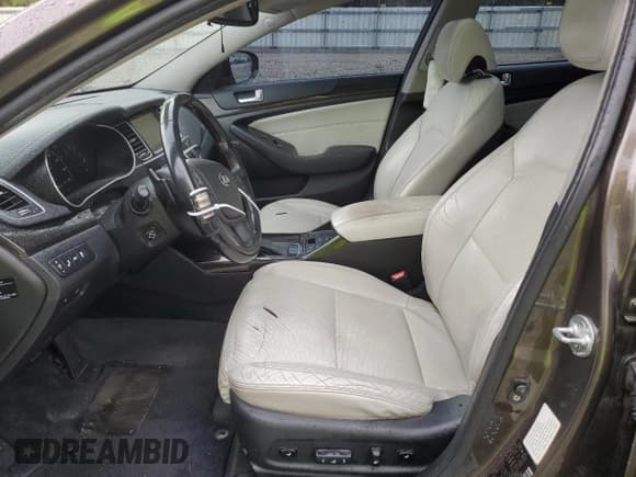 ✅ 2014 Kia Cadenza Limited • VIN: KNALN4D7XE5149343 • Lot: 71282744. Wystawiony na Copart z przebiegiem 168 851 mil. Bezpłatny archiwum sprzedaży aukcyjnych z USA i szczegółowy raport historii pojazdu na DreamBid. Zdjęcie 7.