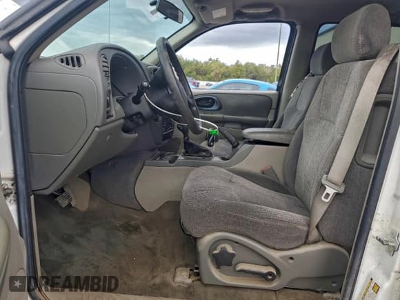 ✅ 2004 Chevrolet TrailBlazer LS • VIN: 1GNDT13S042335255 • Лот: 94756435. Опубликован ранее на Copart с пробегом 159 115 миль. Бесплатный доступ к архиву аукционных продаж из США и подробный отчёт об истории автомобиля на DreamBid. Изображение 7.