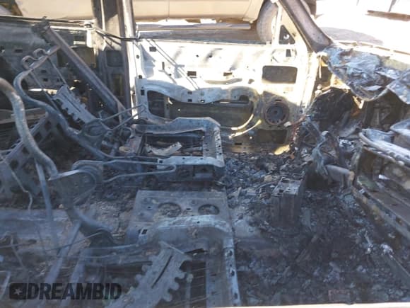 ✅ 2002 Chevrolet Suburban LS • VIN: 1GNEC16T62J319511 • Лот: 40809695. Опубликован ранее на IAAI с пробегом Не указан. Бесплатный доступ к архиву аукционных продаж из США и подробный отчёт об истории автомобиля на DreamBid. Изображение 5.