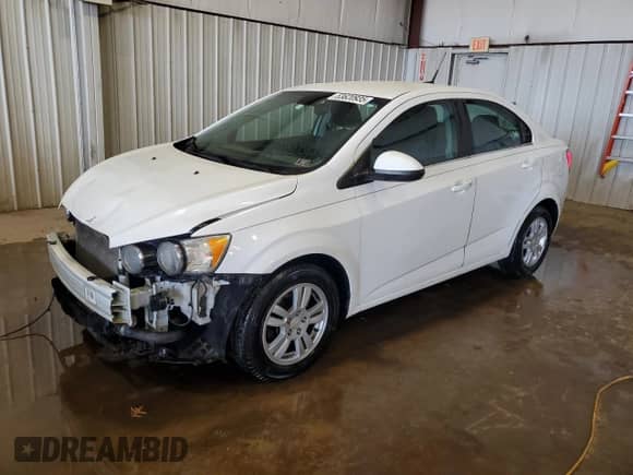 2012 Chevrolet Sonic LT z VIN 1G1JC5SBXC4223224, wystawiony jako Copart lot #53620935 z przebiegiem 146 032 mil mil oraz Szkoda całkowita • Salvage title. Historia ofert i sprzedaży dostępna na DreamBid. Obrazek 1.