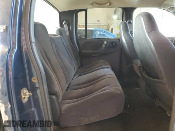 2000 Dodge Dakota Sport with VIN 1B7GG2AN8YS722350, listed as a Copart auction lot 69377984 with 199,883 mi miles and Salvage title. Bid and sale history available at DreamBid. Image 10.