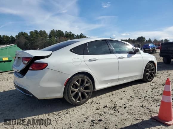 ✅ 2015 Chrysler 200 S • VIN: 1C3CCCBB6FN562537 • Lot: 92372915. Listed on Copart with 184,349 mi. Free auction sales archive from the USA and detailed vehicle history report at DreamBid. Image 3.