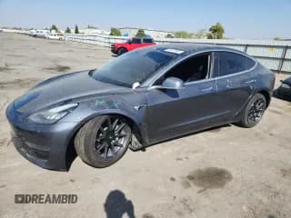 ✅ 2019 Tesla Model 3 Mid Range • VIN: 5YJ3E1EA9KF416171 • Лот: 86435865. Опубликован ранее на Copart с пробегом 54 461 миль. Бесплатный доступ к архиву аукционных продаж из США и подробный отчёт об истории автомобиля на DreamBid. Изображение 1.