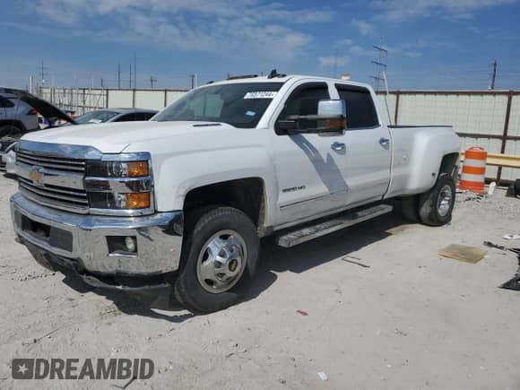 2016 Chevrolet Silverado 3500HD LTZ z VIN 1GC4K0C82GF163639, wystawiony jako Copart lot #76571244 z przebiegiem 199 356 mil mil oraz Szkoda całkowita • Salvage title. Historia ofert i sprzedaży dostępna na DreamBid. Obrazek 1.