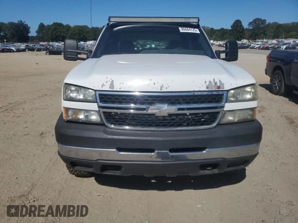 ✅ 2006 Chevrolet Silverado 2500HD LT3 • VIN: 1GCHK23D36F221167 • Lot: 86684725. Wystawiony na Copart z przebiegiem 404 036 mil. Bezpłatny archiwum sprzedaży aukcyjnych z USA i szczegółowy raport historii pojazdu na DreamBid. Zdjęcie 5.