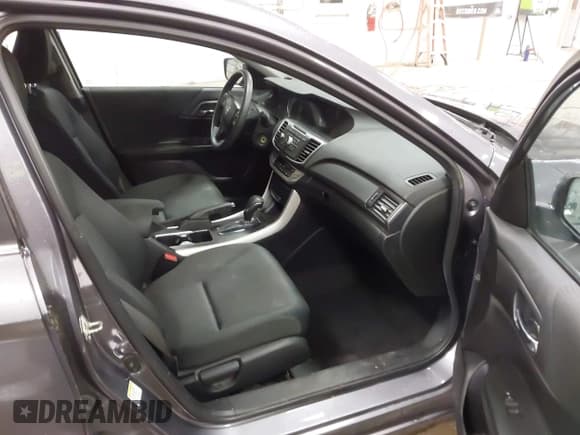 ✅ 2015 Honda Accord LX • VIN: 1HGCR2F3XFA255663 • Lot: 43420964. Wystawiony na IAAI z przebiegiem 216 490 mil. Bezpłatny archiwum sprzedaży aukcyjnych z USA i szczegółowy raport historii pojazdu na DreamBid. Zdjęcie 5.