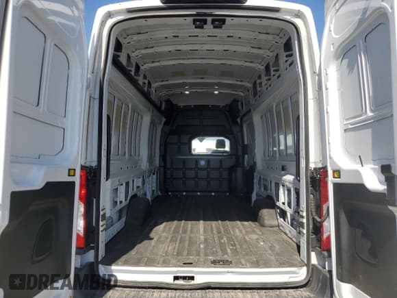 ✅ 2022 Ford Transit Cargo • VIN: 1FTBW3U89NKA01099 • Lot: 60537495. Listed on Copart with 112,471 mi. Free auction sales archive from the USA and detailed vehicle history report at DreamBid. Image 10.