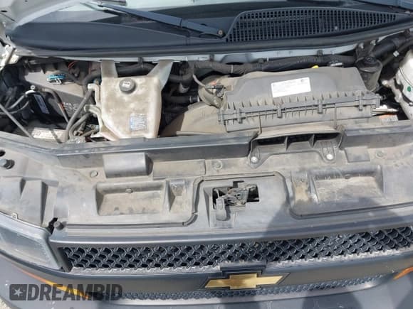 ✅ 2018 Chevrolet Express Cargo • VIN: 1GCWGAFP7J1343433 • Lot: 42780602. Wystawiony na IAAI z przebiegiem 121 170 mil. Bezpłatny archiwum sprzedaży aukcyjnych z USA i szczegółowy raport historii pojazdu na DreamBid. Zdjęcie 10.