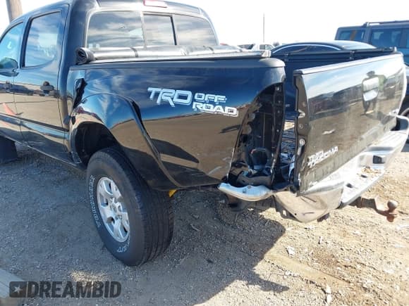 ✅ 2015 Toyota Tacoma • VIN: 3TMLU4EN2FM169326 • Lot: 40689500. Listed on IAAI with 77,003 mi. Free auction sales archive from the USA and detailed vehicle history report at DreamBid. Image 6.