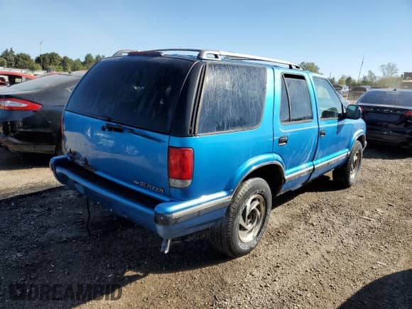 1995 Chevrolet Blazer z VIN 1GNDT13W6S2137053, wystawiony jako Copart lot #73525544 z przebiegiem 188 033 mil mil oraz Nie do naprawy • Non repairable. Historia ofert i sprzedaży dostępna na DreamBid. Obrazek 3.