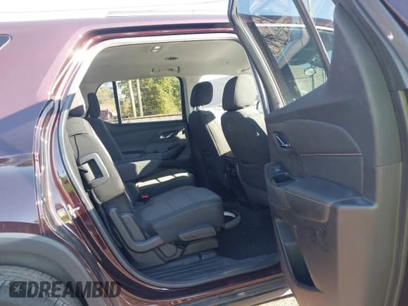 ✅ 2018 Chevrolet Traverse LT Cloth • VIN: 1GNERGKW9JJ147930 • Lot: 43468427. Wystawiony na IAAI z przebiegiem 107 643 mil. Bezpłatny archiwum sprzedaży aukcyjnych z USA i szczegółowy raport historii pojazdu na DreamBid. Zdjęcie 8.