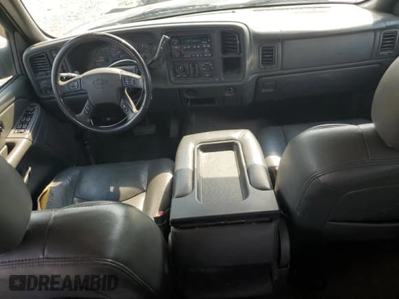 ✅ 2004 Chevrolet Silverado 2500HD LS • VIN: 1GCHK23174F125433 • Lot: 73952554. Wystawiony na Copart z przebiegiem 219 073 mil. Bezpłatny archiwum sprzedaży aukcyjnych z USA i szczegółowy raport historii pojazdu na DreamBid. Zdjęcie 8.