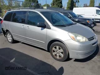 ✅ 2004 Toyota Sienna CE • VIN: 5TDZA23C44S037917 • Lot: 43589317. Wystawiony na IAAI z przebiegiem 234 016 mil. Bezpłatny archiwum sprzedaży aukcyjnych z USA i szczegółowy raport historii pojazdu na DreamBid. Zdjęcie 1.