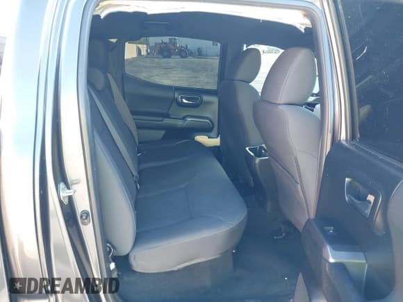 ✅ 2017 Toyota Tacoma TRD Sport • VIN: 3TMAZ5CN7HM033780 • Lot: 43770906. Listed on IAAI with Not provided. Free auction sales archive from the USA and detailed vehicle history report at DreamBid. Image 8.