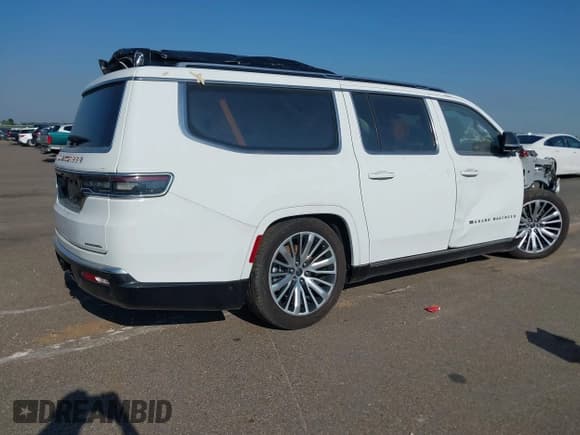 ✅ 2023 Jeep Grand Wagoneer Series III • VIN: 1C4SJSGP5PS502019 • Lot: 42985653. Wystawiony na IAAI z przebiegiem 5 166 mil. Bezpłatny archiwum sprzedaży aukcyjnych z USA i szczegółowy raport historii pojazdu na DreamBid. Zdjęcie 4.