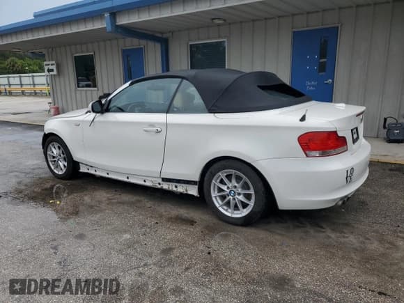 ✅ 2011 BMW 1 Series 128i • VIN: WBAUN1C5XBVH82605 • Lot: 73457334. Wystawiony na Copart z przebiegiem 94 969 mil. Bezpłatny archiwum sprzedaży aukcyjnych z USA i szczegółowy raport historii pojazdu na DreamBid. Zdjęcie 2.