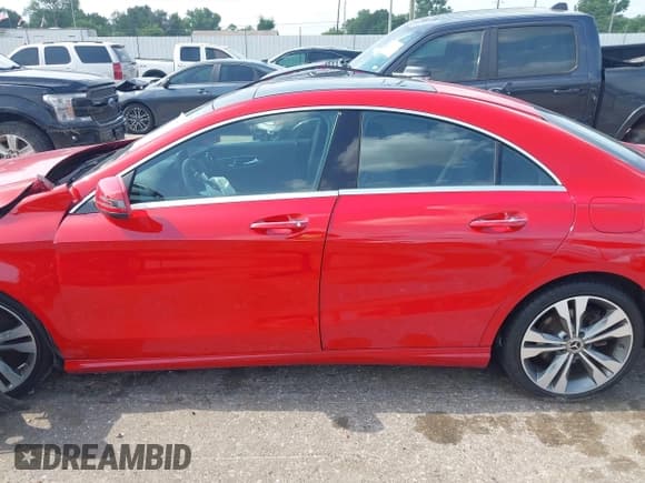 ✅ 2019 Mercedes-Benz CLA 250 • VIN: WDDSJ4GB3KN750282 • Lot: 42638681. Wystawiony na IAAI z przebiegiem 73 626 mil. Bezpłatny archiwum sprzedaży aukcyjnych z USA i szczegółowy raport historii pojazdu na DreamBid. Zdjęcie 14.