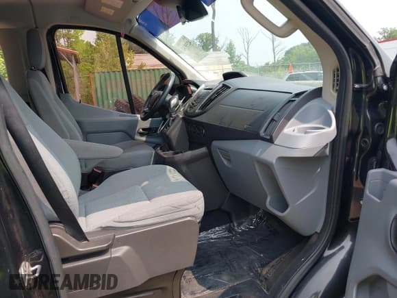 ✅ 2015 Ford Transit XL • VIN: 1FMZK1YM7FKA38364 • Lot: 42359342. Wystawiony na IAAI z przebiegiem 164 544 mil. Bezpłatny archiwum sprzedaży aukcyjnych z USA i szczegółowy raport historii pojazdu na DreamBid. Zdjęcie 5.