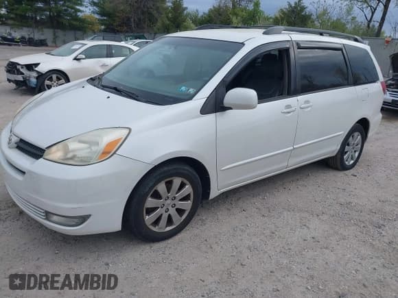 ✅ 2005 Toyota Sienna XLE • VIN: 5TDBA22C35S034074 • Lot: 42087561. Listed on IAAI with 108,608 mi. Free auction sales archive from the USA and detailed vehicle history report at DreamBid. Image 2.
