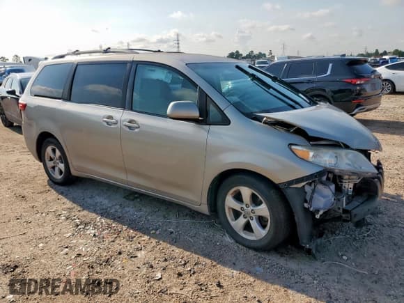✅ 2015 Toyota Sienna LE AAS • VIN: 5TDKK3DC9FS598233 • Lot: 67855925. Listed on Copart with 176,279 mi. Free auction sales archive from the USA and detailed vehicle history report at DreamBid. Image 4.