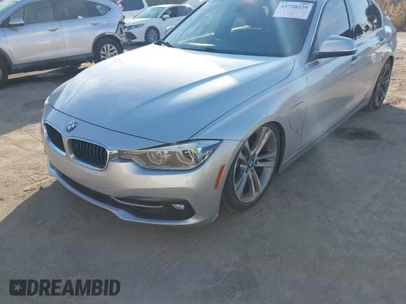 ✅ 2017 BMW 3 Series 330e • VIN: WBA8E1C31HA029655 • Lot: 43720229. Listed on IAAI with 96,416 mi. Free auction sales archive from the USA and detailed vehicle history report at DreamBid. Image 6.