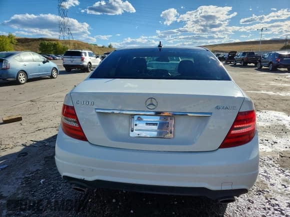 ✅ 2012 Mercedes-Benz C 300 Sport • VIN: WDDGF8BB5CA729495 • Лот: 84938925. Опубликован ранее на Copart с пробегом 245 891 миль. Бесплатный доступ к архиву аукционных продаж из США и подробный отчёт об истории автомобиля на DreamBid. Изображение 6.