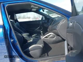 ✅ 2016 Hyundai Veloster Turbo Rally Edition • VIN: KMHTC6AE3GU253622 • Lot: 41609589. Wystawiony na IAAI z przebiegiem 180 019 mil. Bezpłatny archiwum sprzedaży aukcyjnych z USA i szczegółowy raport historii pojazdu na DreamBid. Zdjęcie 5.