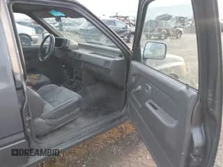 ✅ 1995 Isuzu Rodeo LS • VIN: 4S2CY58V1S4341166 • Lot: 43620703. Wystawiony na IAAI z przebiegiem 239 588 mil. Bezpłatny archiwum sprzedaży aukcyjnych z USA i szczegółowy raport historii pojazdu na DreamBid. Zdjęcie 5.