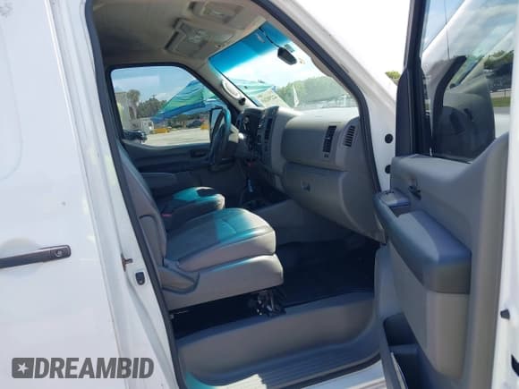 ✅ 2016 Nissan NV SV • VIN: 1N6BF0KM9GN816612 • Lot: 42290269. Listed on IAAI with 200,710 mi. Free auction sales archive from the USA and detailed vehicle history report at DreamBid. Image 5.